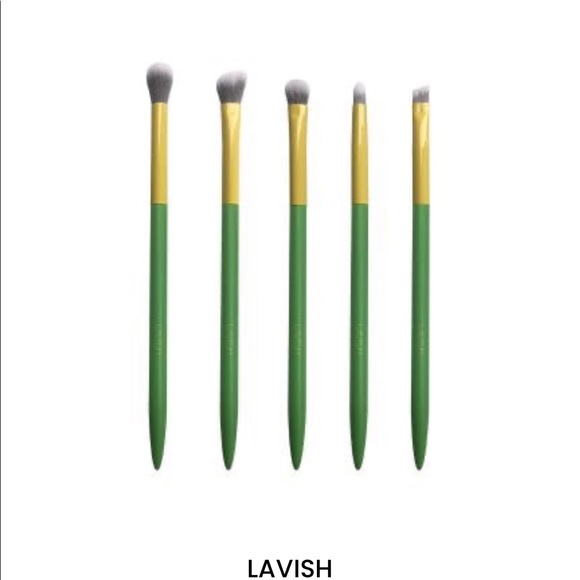 New lavish eye brush set